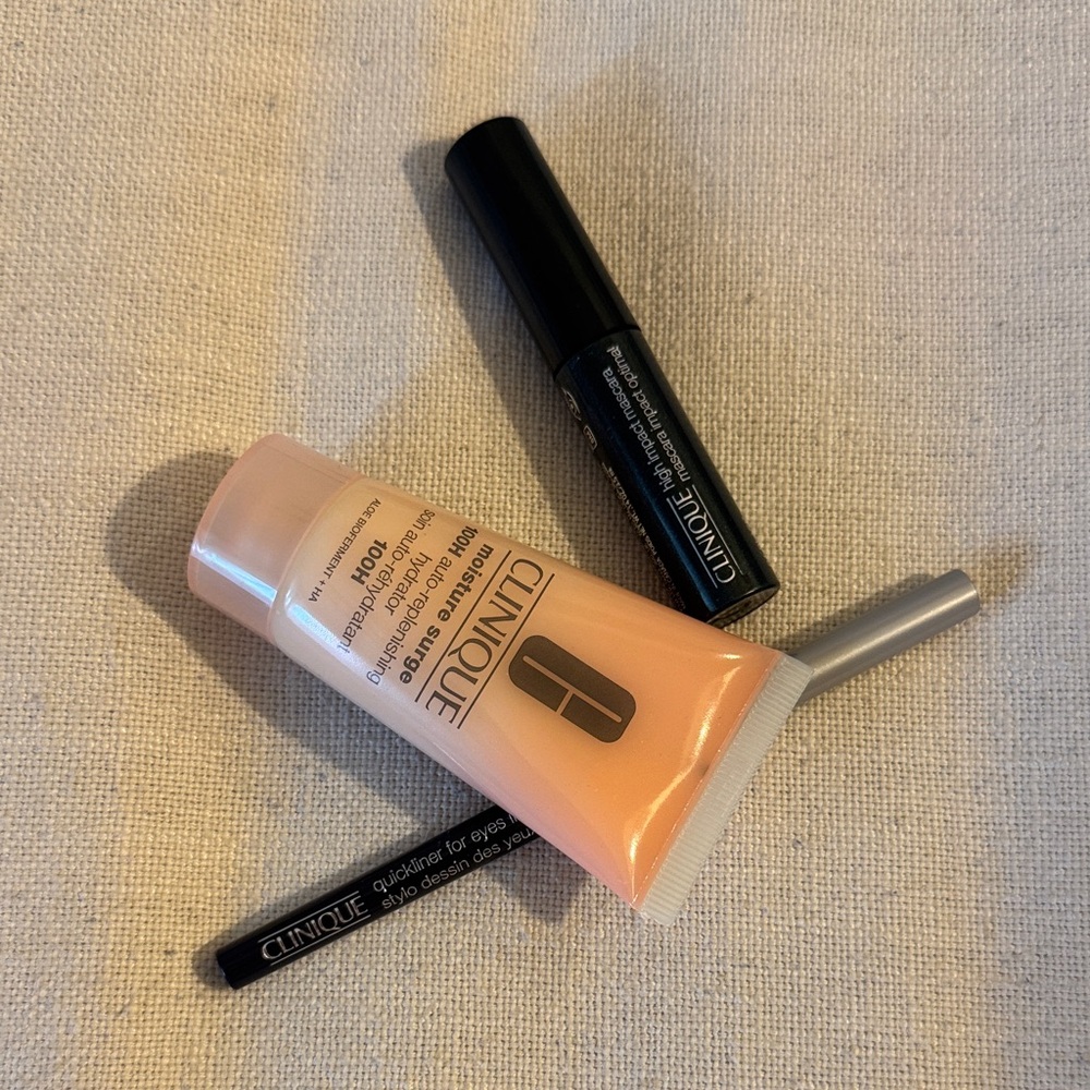 Clinique Fan Favorites 3 Piece Gift Set - Picture 7 of 7